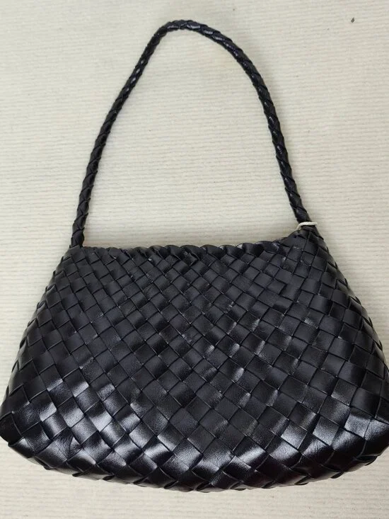 Dragon Diffusion rosanna woven leather shoulder bag in black - Picture 4 of 11